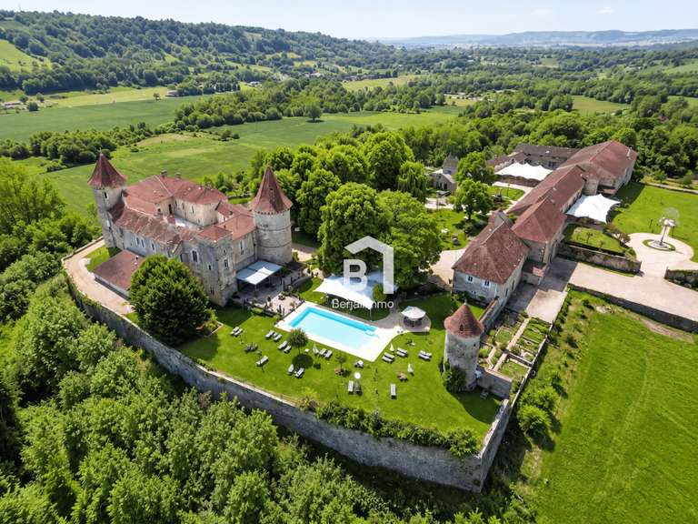 Maison Vignieu - 44 chambres - 5000m²