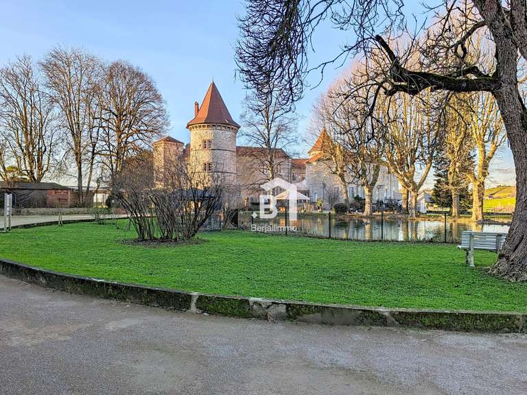 Maison Vignieu - 44 chambres - 5000m²
