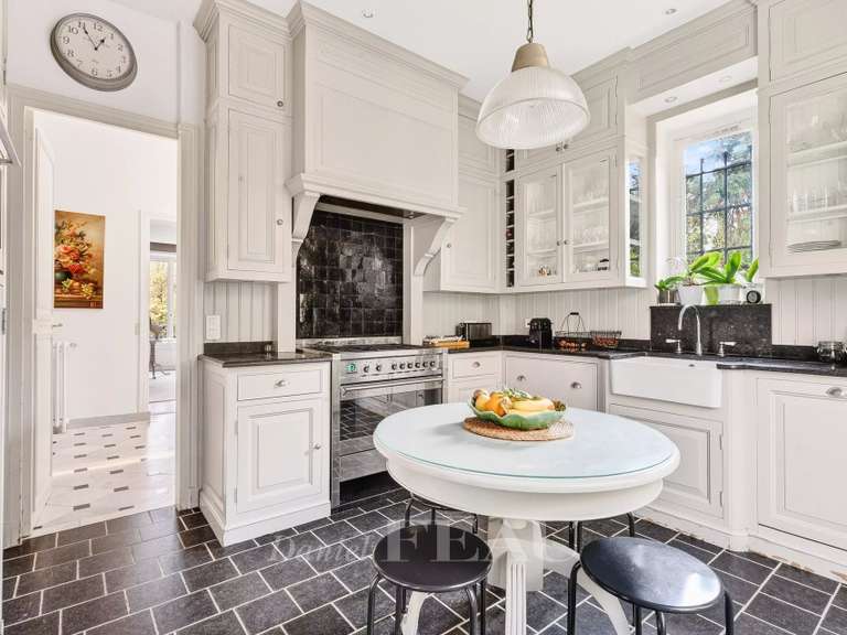 Maison Ville-d'Avray - 6 chambres - 254m²