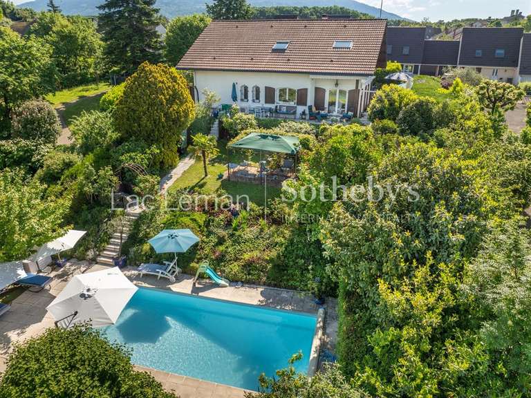 Maison Ville-la-Grand - 4 chambres - 180m²