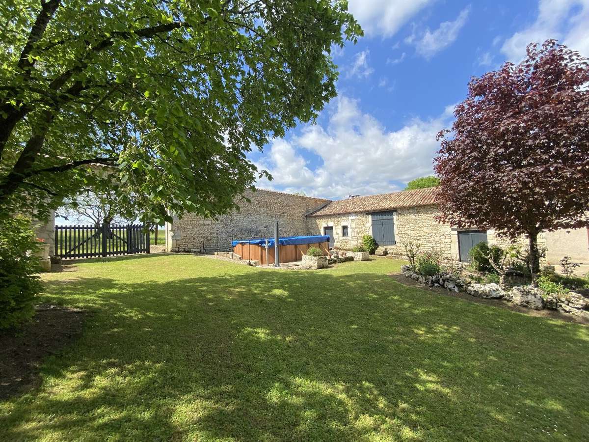 Maison de luxe à vendre à VilleboisLavalette 499 200€ 208m²