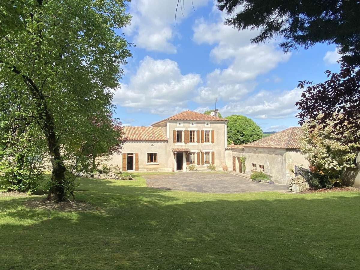 Maison de luxe à vendre à VilleboisLavalette 499 200€ 208m²