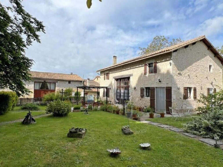 Maison Villefagnan - 367m²