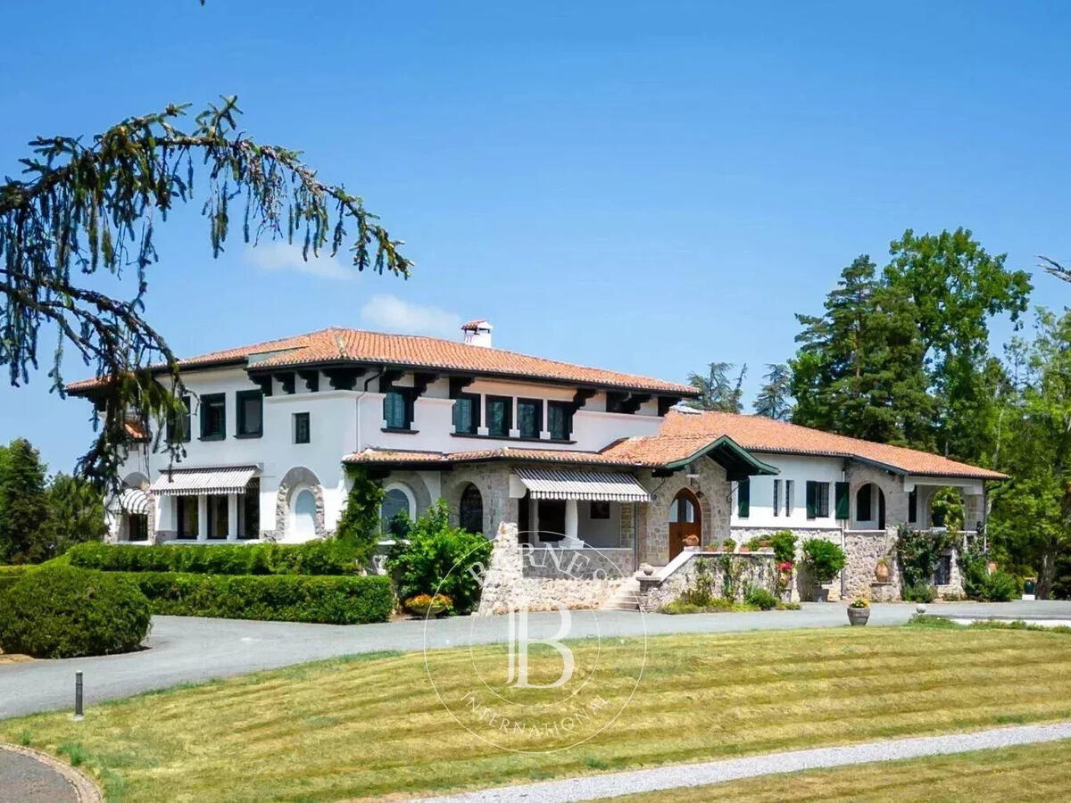 House Villefranque