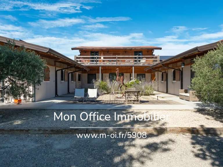 Maison Villelaure - 6 chambres - 340m²