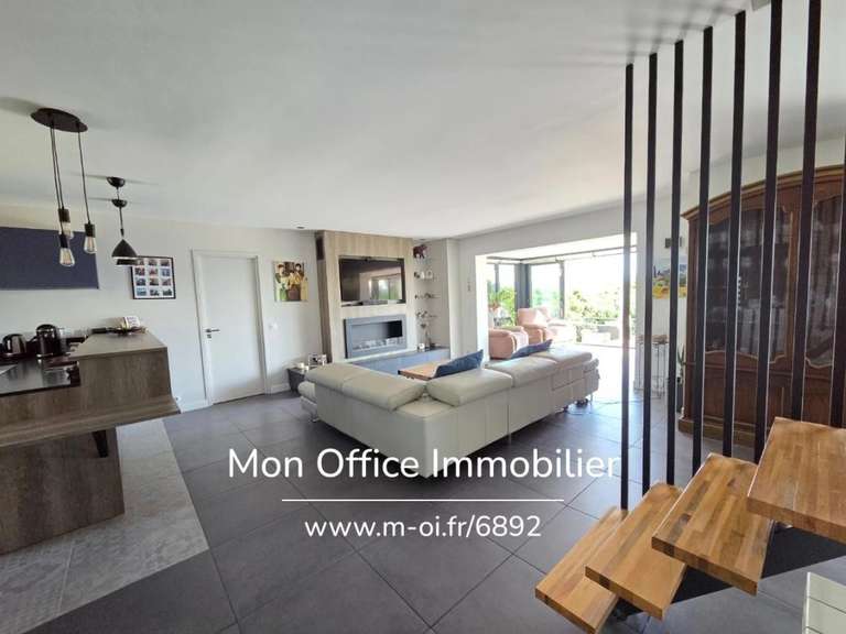 Maison Villelaure - 5 chambres - 180m²