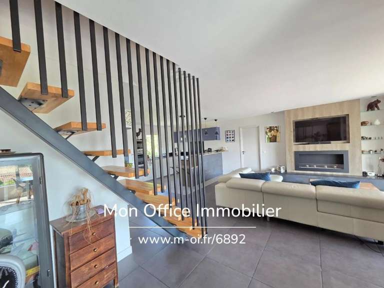 Maison Villelaure - 5 chambres - 180m²