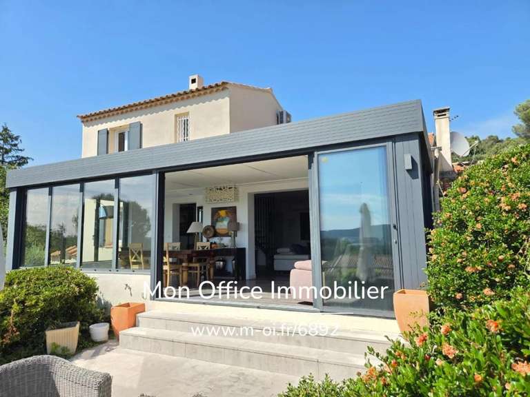 Maison Villelaure - 5 chambres - 180m²