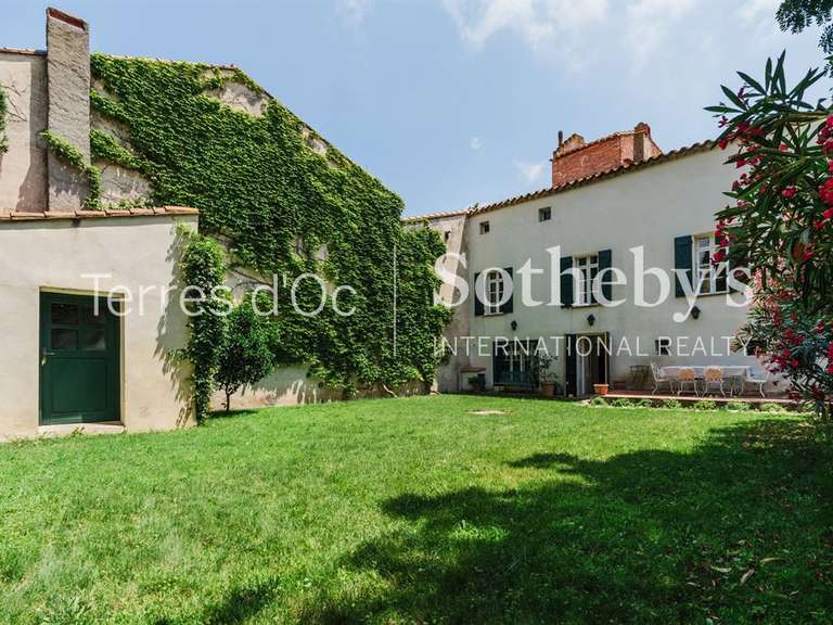 Maison Villeneuve-de-la-Raho - 5 chambres - 368m²