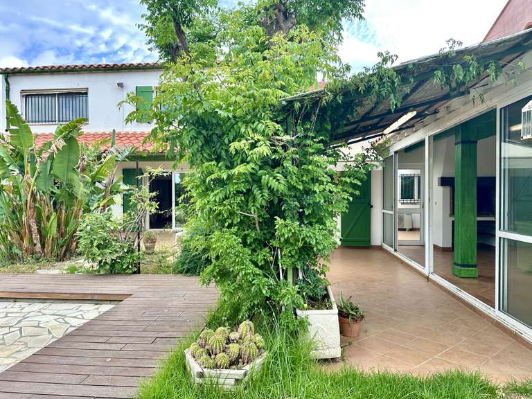 Maison Villeneuve-de-la-Raho - 5 chambres - 159m²