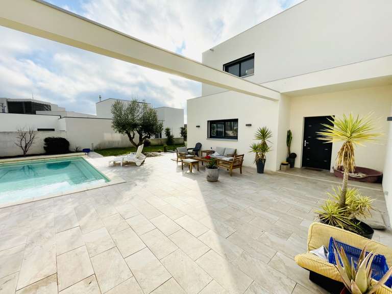 Maison Villeneuve-de-la-Raho - 3 chambres - 150m²