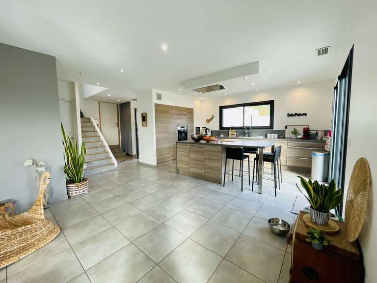 Maison Villeneuve-de-la-Raho - 3 chambres - 150m²