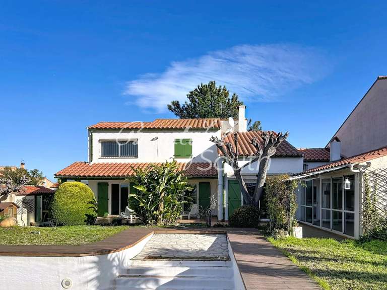 Maison Villeneuve-de-la-Raho - 6 chambres - 189m²