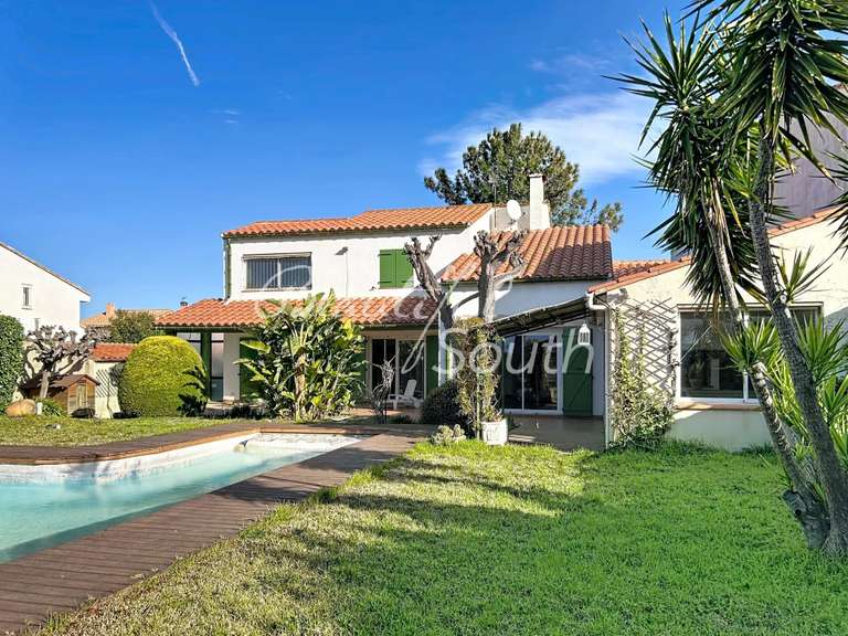 Maison Villeneuve-de-la-Raho - 6 chambres - 189m²