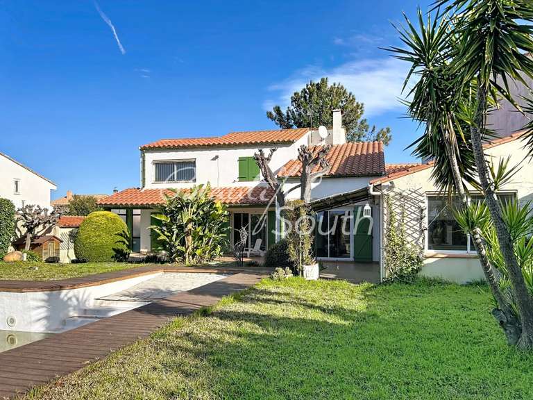 Maison Villeneuve-de-la-Raho - 6 chambres - 189m²