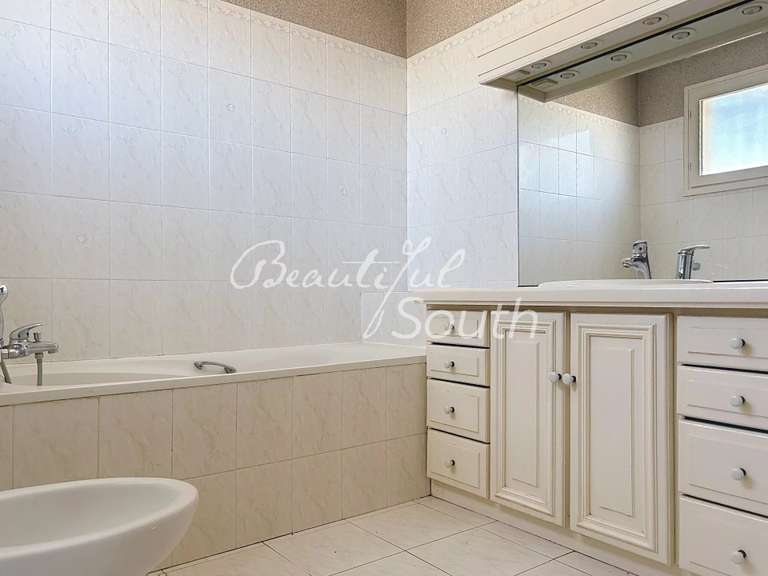 Maison Villeneuve-de-la-Raho - 6 chambres - 189m²