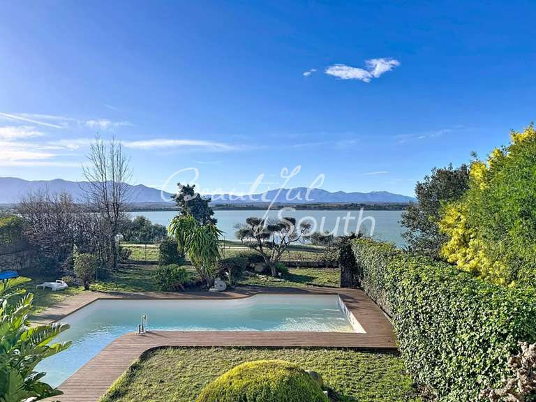 Maison Villeneuve-de-la-Raho - 6 chambres - 189m²