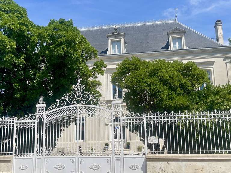 Maison Villeneuve-la-Comtesse - 4 chambres - 380m²