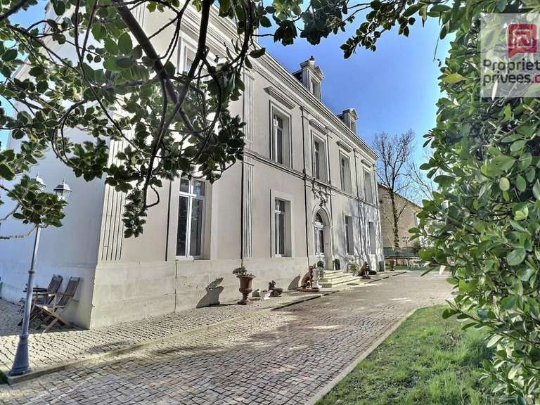 Propriété Villeneuve-la-Comtesse - 4 chambres