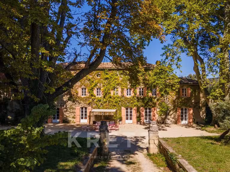 Castle Villeneuve-lès-Avignon - 8 bedrooms - 600m²