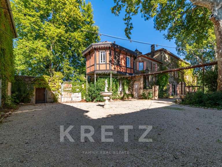 Castle Villeneuve-lès-Avignon - 8 bedrooms - 600m²