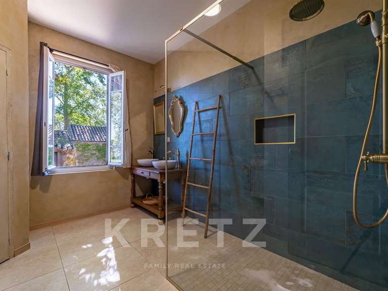 Château Villeneuve-lès-Avignon - 9 chambres - 600m²