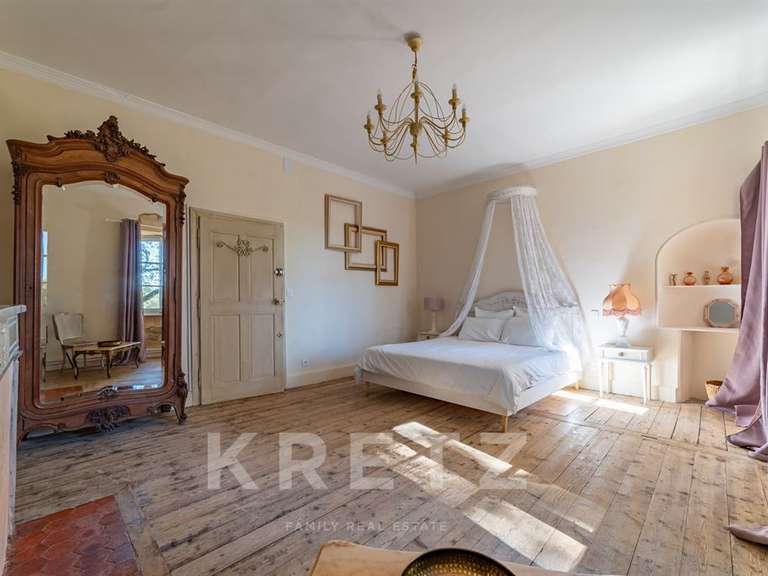 Château Villeneuve-lès-Avignon - 9 chambres - 600m²