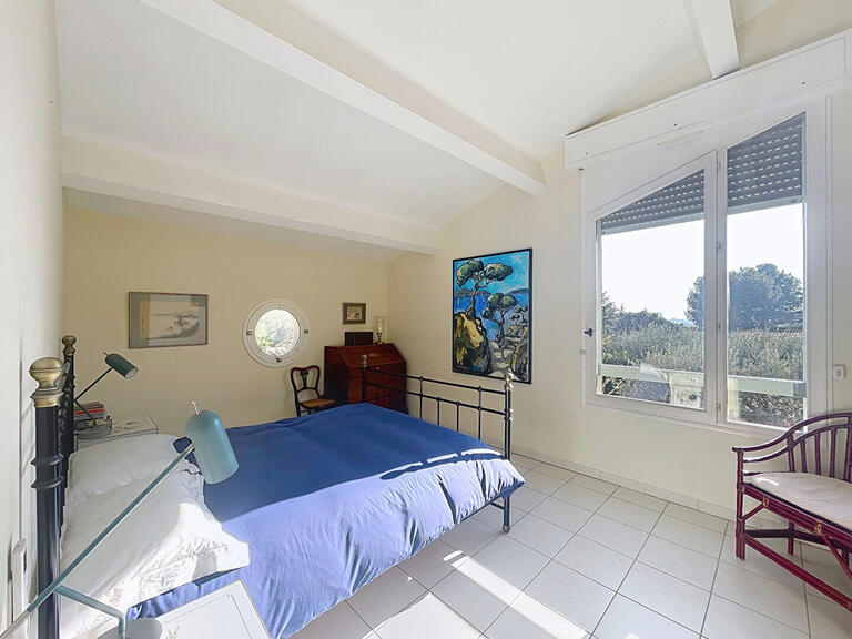 House Villeneuve-lès-Avignon - 5 bedrooms - 200m²