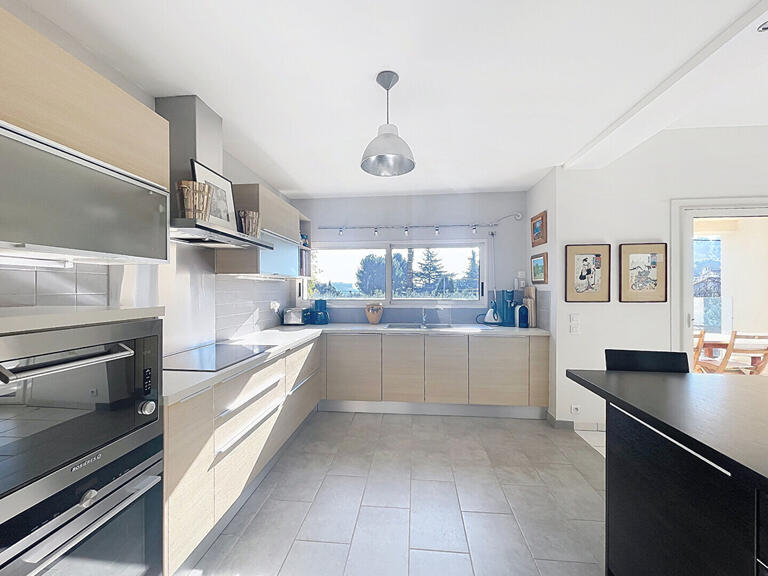 House Villeneuve-lès-Avignon - 5 bedrooms - 200m²
