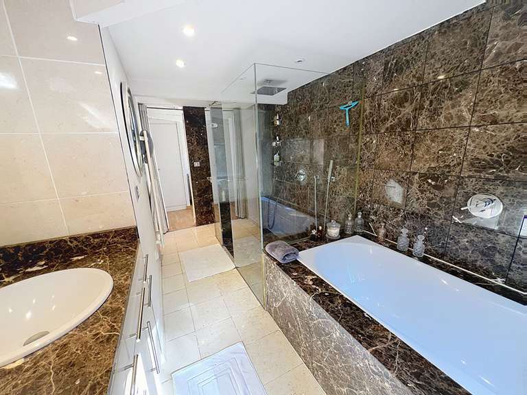 House Villeneuve-lès-Avignon - 4 bedrooms - 275m²