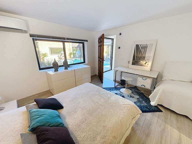 House Villeneuve-lès-Avignon - 4 bedrooms - 275m²