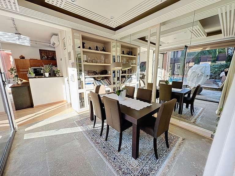 House Villeneuve-lès-Avignon - 4 bedrooms - 275m²