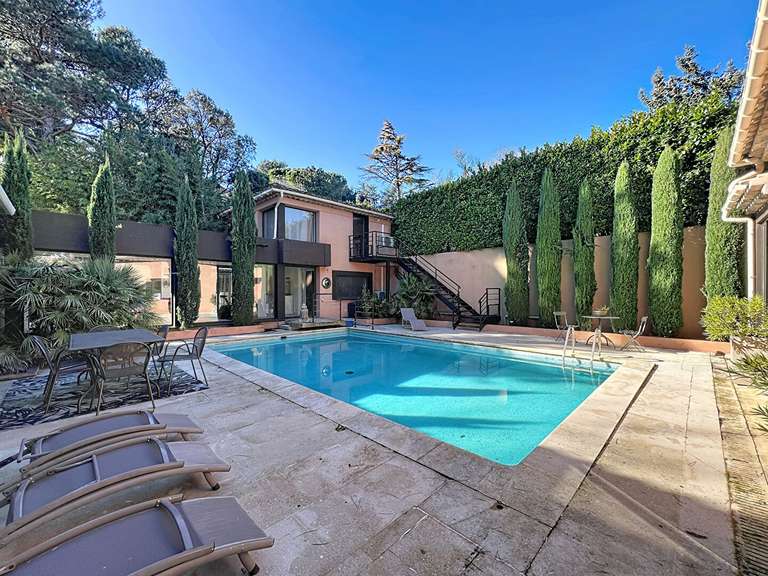House Villeneuve-lès-Avignon - 4 bedrooms - 275m²