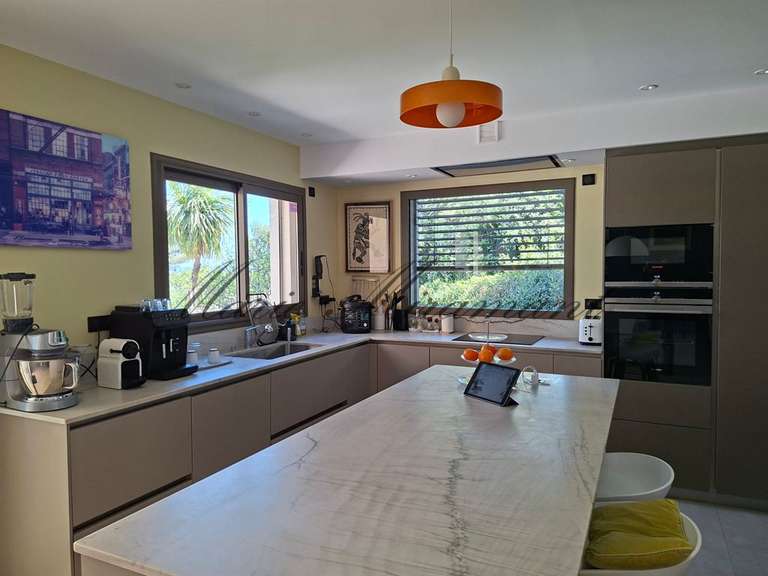 Maison Villeneuve-lès-Avignon - 3 chambres - 175m²