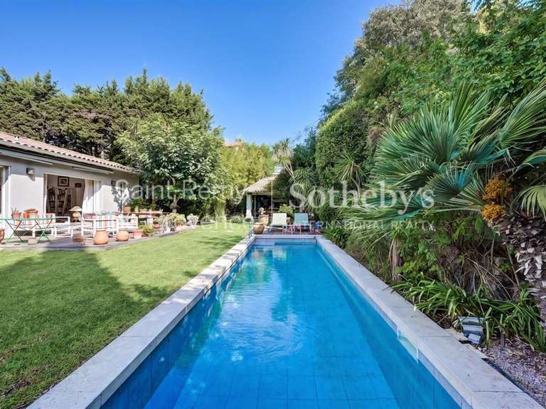 House Villeneuve-lès-Avignon - 4 bedrooms - 196m²