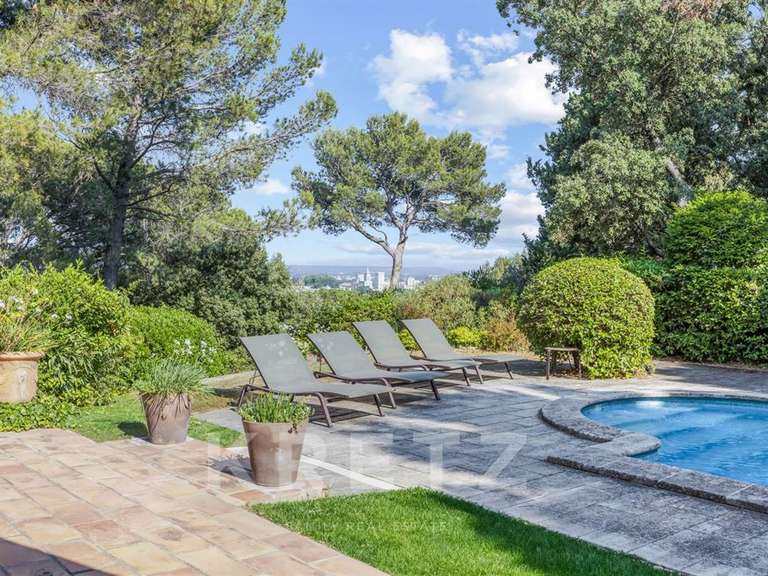 Propriété Villeneuve-lès-Avignon - 600m²
