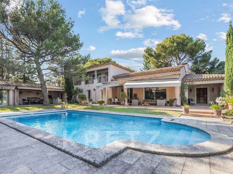 Propriété Villeneuve-lès-Avignon - 600m²