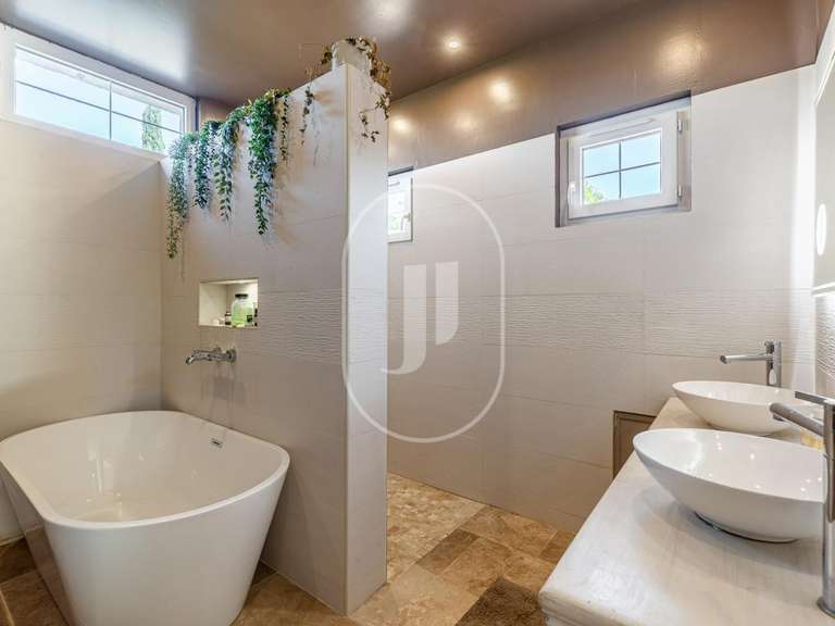 Villa Villeneuve-lès-Avignon - 7 chambres - 285m²