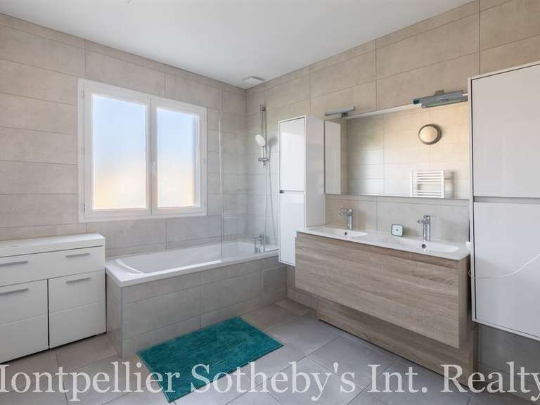 Maison Villeneuve-lès-Maguelone - 4 chambres - 166m²
