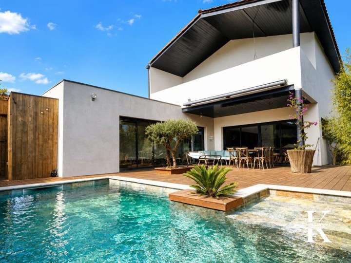 Maison Villeneuve-lès-Maguelone - 5 chambres - 220m²