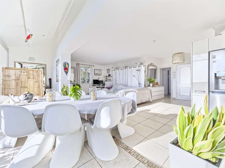 Apartment Villeneuve-Loubet - 5 bedrooms - 165m²