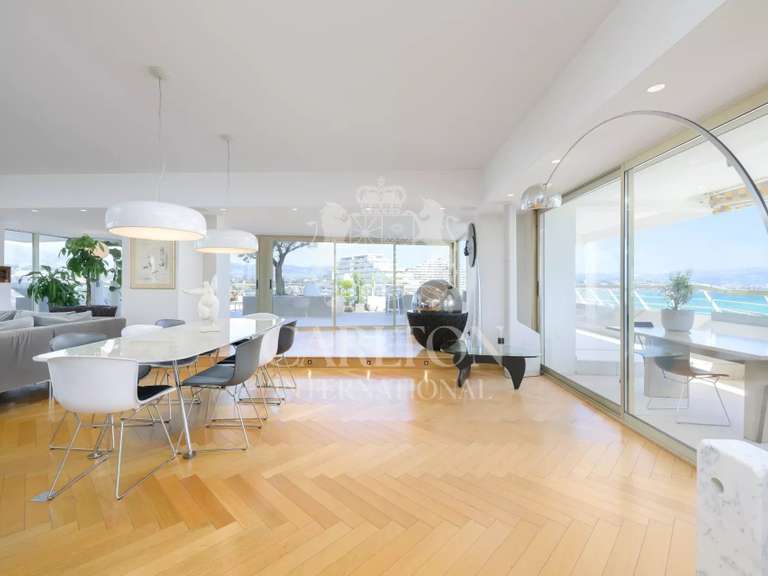 Appartement Villeneuve-Loubet - 5 chambres - 260m²