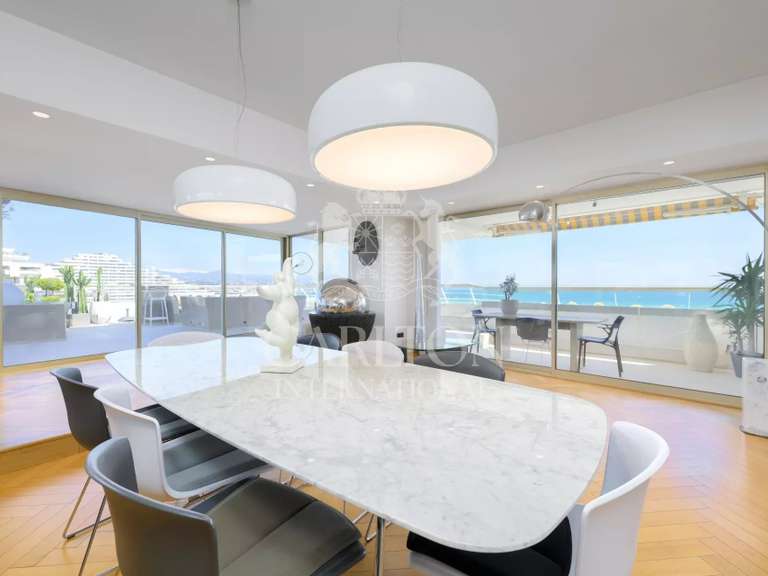 Appartement Villeneuve-Loubet - 5 chambres - 260m²