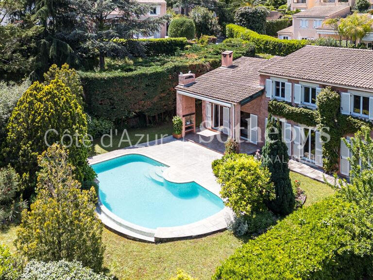 Maison Villeneuve-Loubet - 4 chambres - 133m²