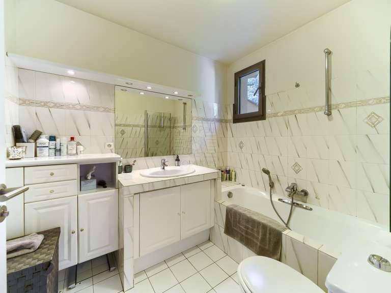 Maison Villeneuve-Loubet - 4 chambres - 130m²