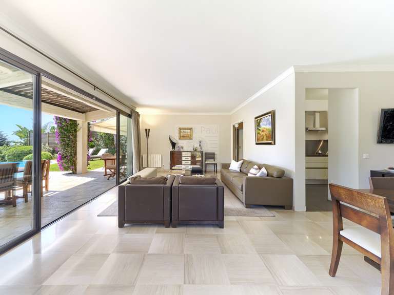 Maison Villeneuve-Loubet - 4 chambres - 130m²