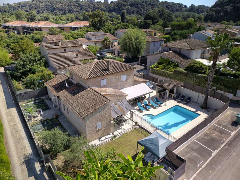 House Villeneuve-Loubet - 5 bedrooms - 180m²