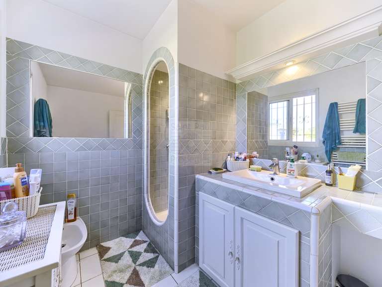 House Villeneuve-Loubet - 5 bedrooms - 180m²