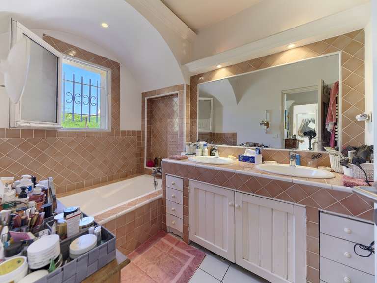 House Villeneuve-Loubet - 5 bedrooms - 180m²