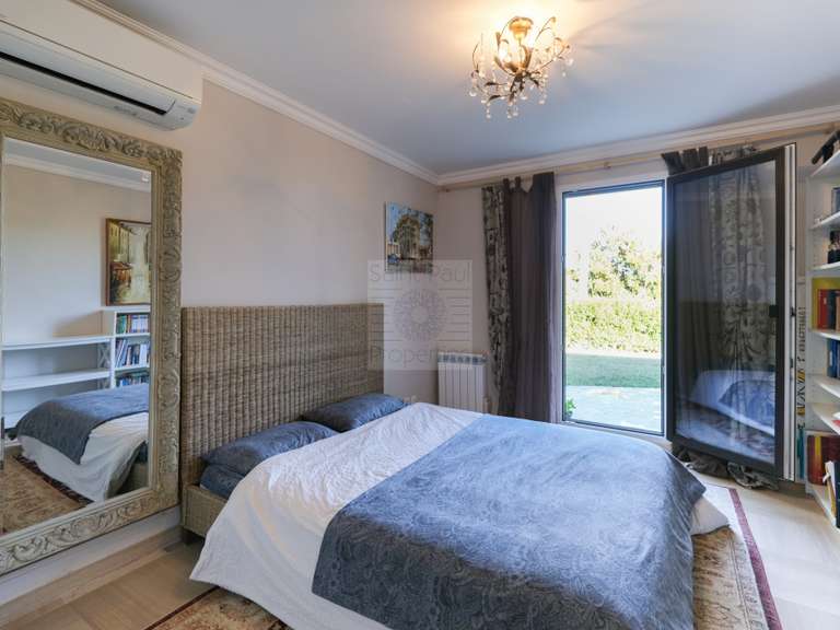 Maison Villeneuve-Loubet - 4 chambres - 153m²